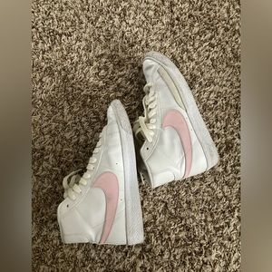 Nike Blazer Mid ‘77 Pink Grade School